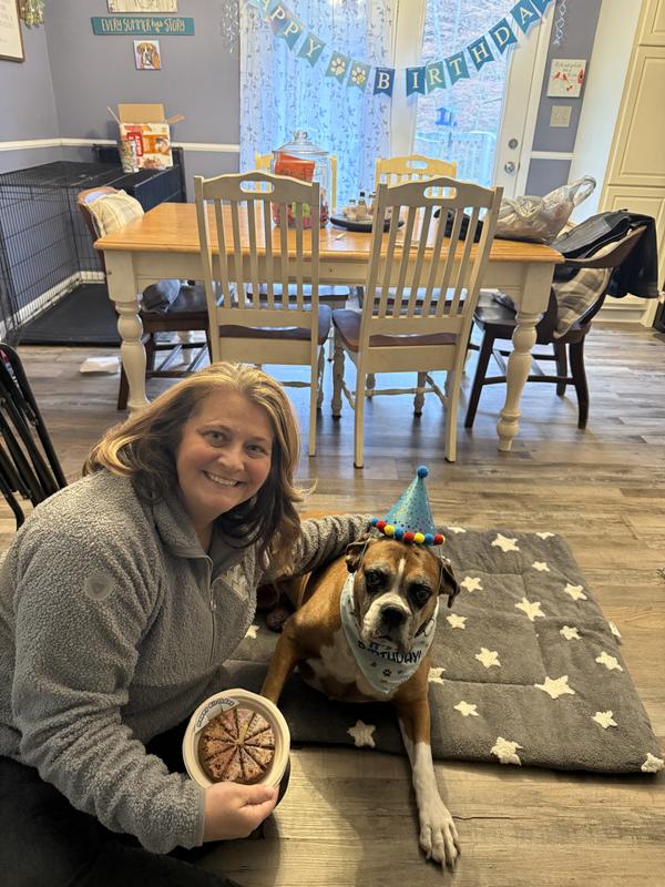 Light weight, cushioned, easy to wash.