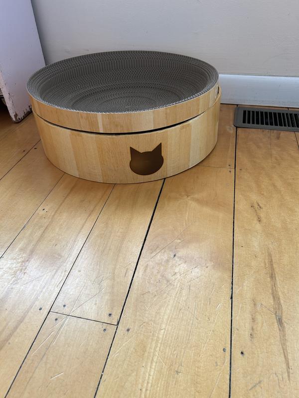 2 replacement pads came in the box, neither of them fit inside the scratcher bowl.