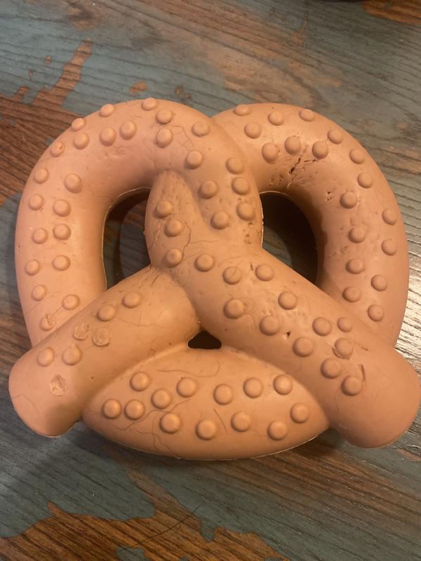 Small crack, top right side of pretzel