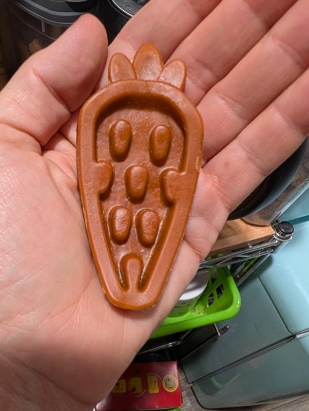 About palm sized. I have small hands, though. Like I wear kid's gloves small lol