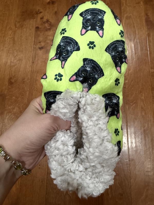 Love the detail on the face and the super bright colors!