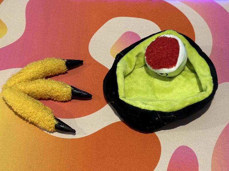 The mozzarella fingers are three separate pieces. The bowl and marinara cup are one piece.