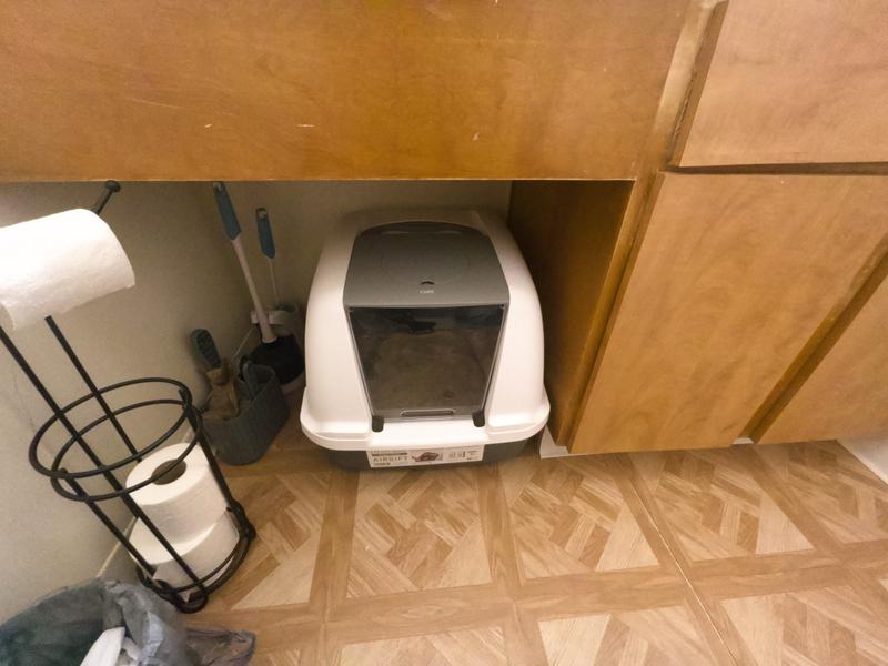 A shot of the new litter box ultra-wide view.