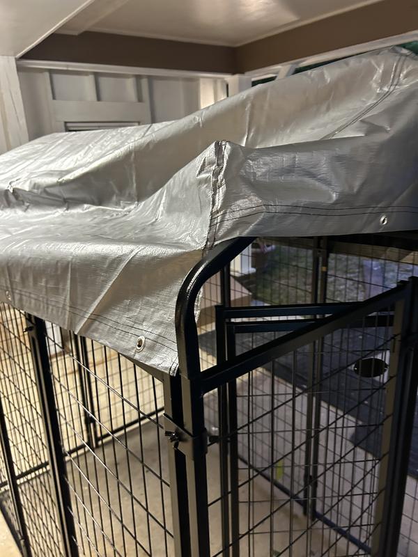 The controversial pic sent to customer service. I thought it was sewn wrong but it just required a strenuous effort to stretch it over the frame.