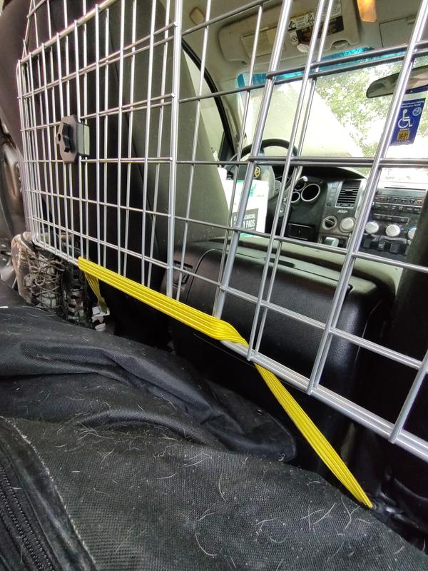 JUMBL PETS HeavyDuty Adjustable Car & SUV Dog Barrier