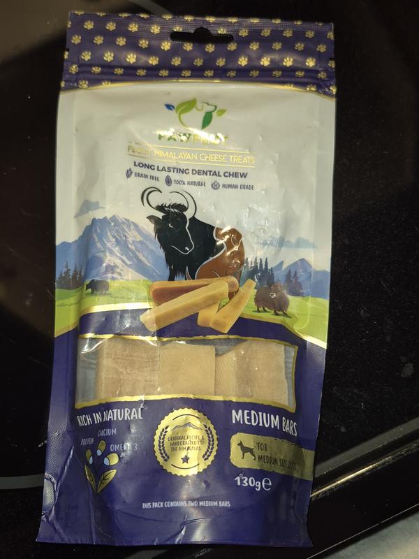 2 yak chews per pack. One Chews obviously broke in half and unuseable.