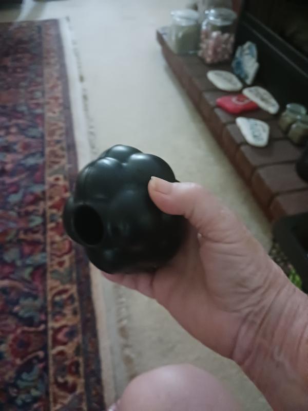 You can put food inside the middle!