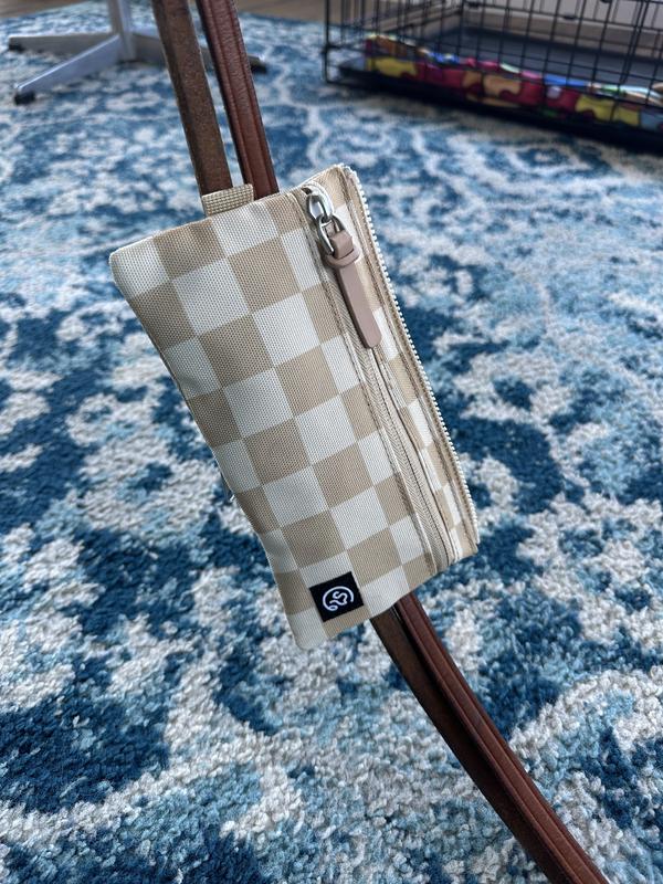 Fits nicely in the leash