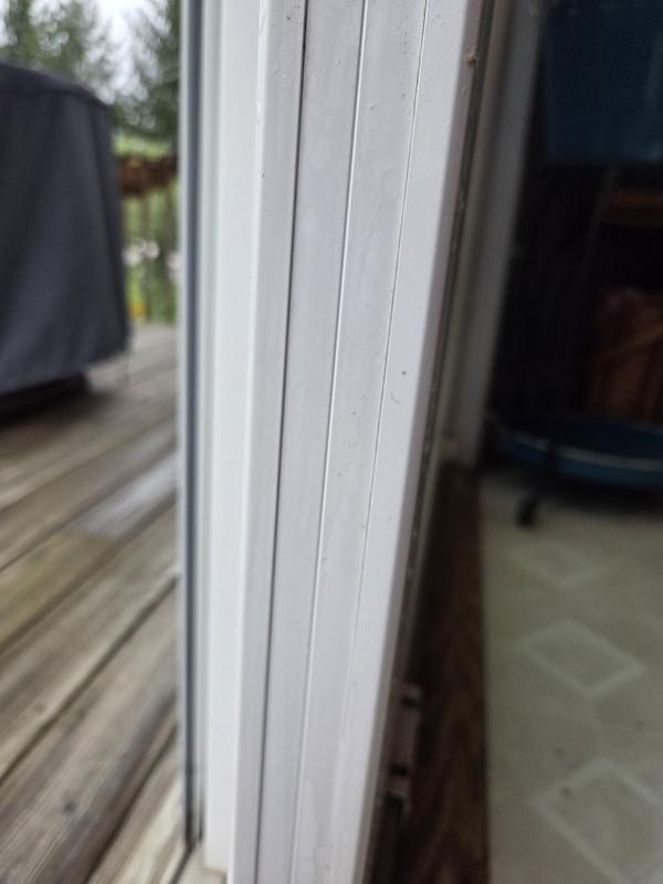 Sliding door after a few seconds of the steamer