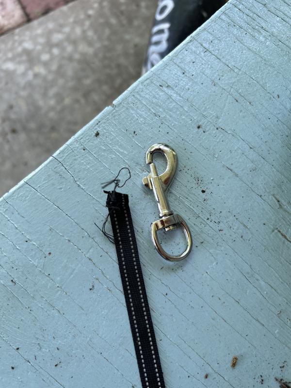 Plastic holding the threads together snapped under minimal force.