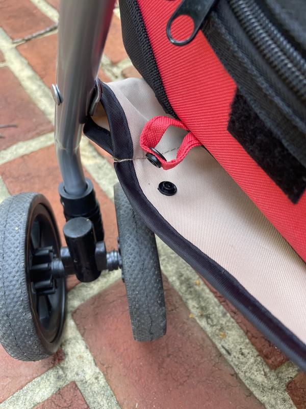 Four tiny snaps are all that hold the carrier on the base