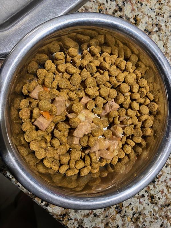 Topper with beef, peas & carrots