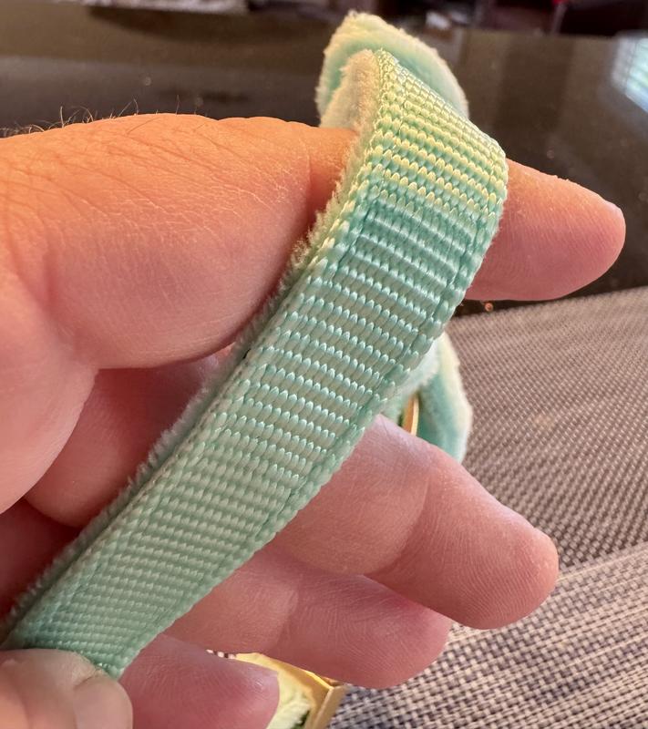 underside of size small collar