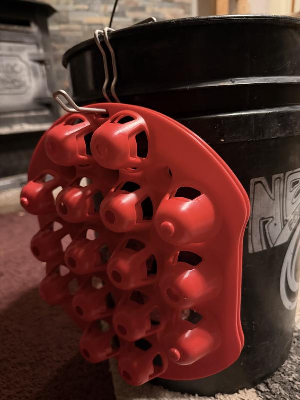 Slits on both sides of the trays so they can be hung from top or bottom.