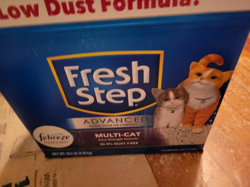 Fresh Step Clean Paws Multi-Cat Scented Clumping Cat Litter with the Power  of Febreze, 22.5 Pounds