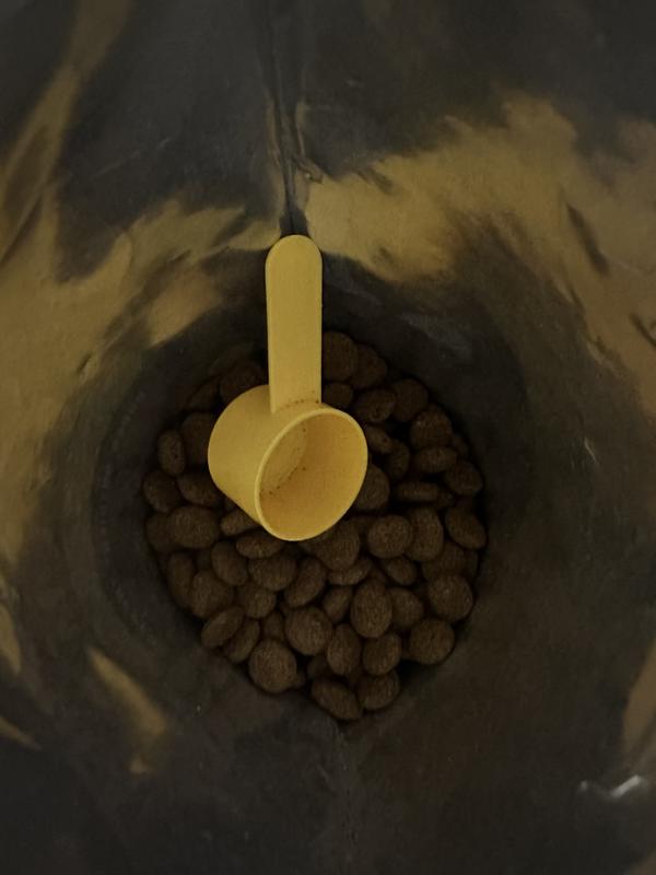 small scoop is included