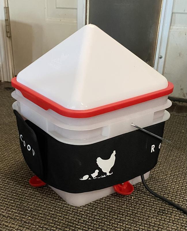 The band somewhat encroaches on the nipples of this 2 gal waterer, which could interfere with the chickens access to the nipples.