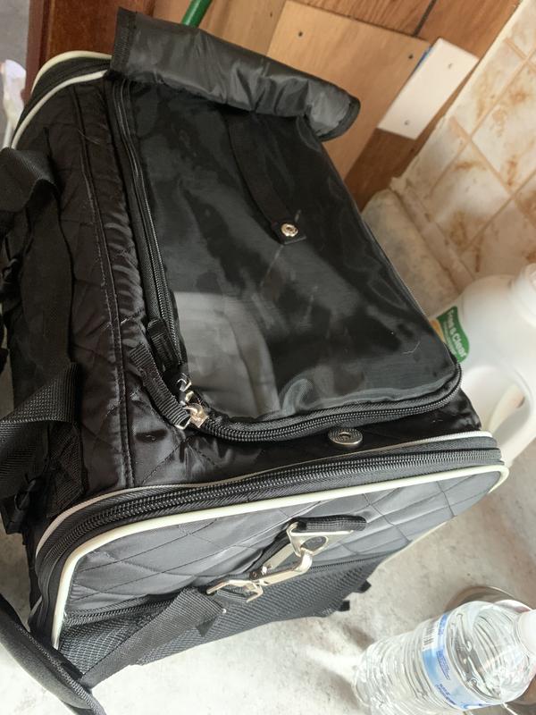 Top can be opened and there’s a magnetic button to hold the top flap down