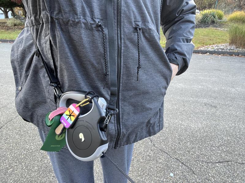 The cross body strap lets me put my hands in my pockets and keeps my hands free