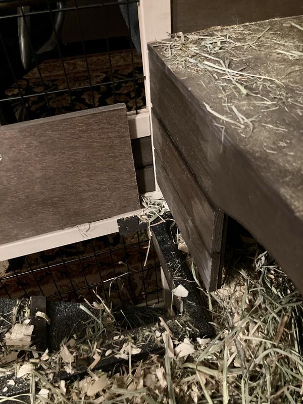 No barriers anywhere along the opening.