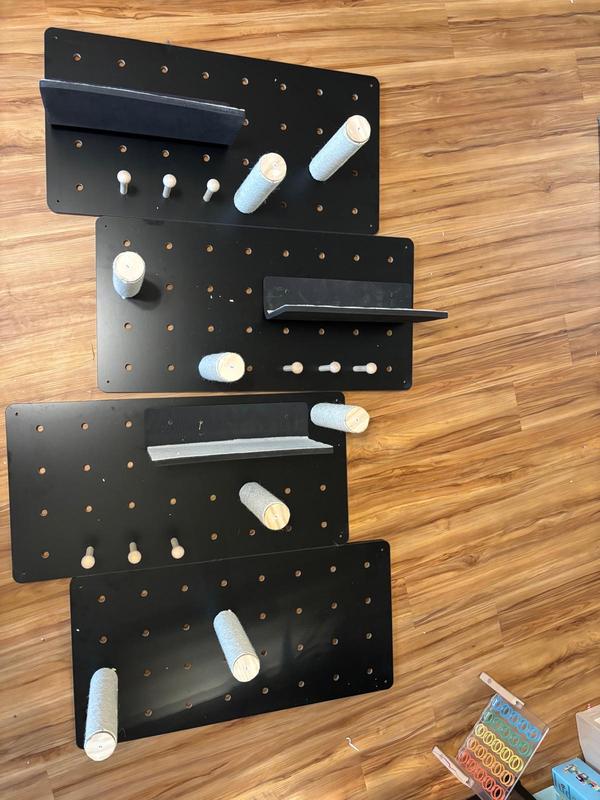 Four pieces can be mounted separately on the wall