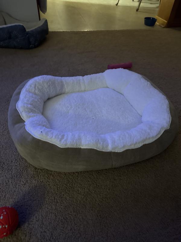 Flat and wonky stitching. Poorly made