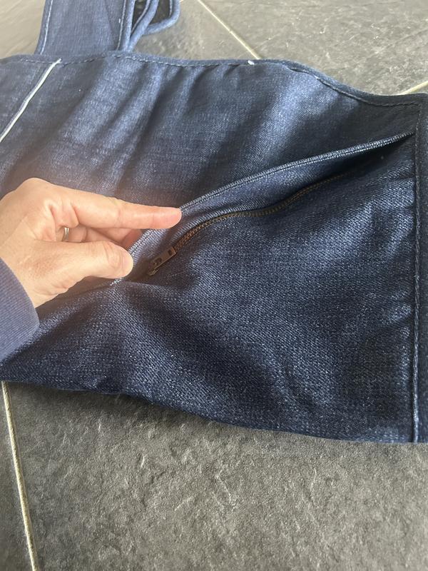 Zippered pockets