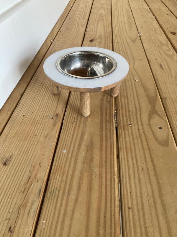 Stable pet water bowl