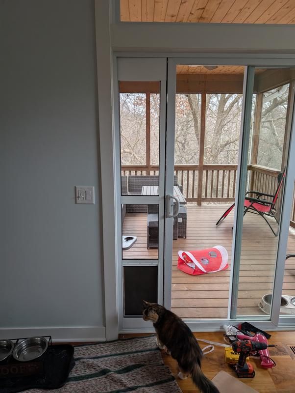 Gaps can be seen between the insulation sliding door.