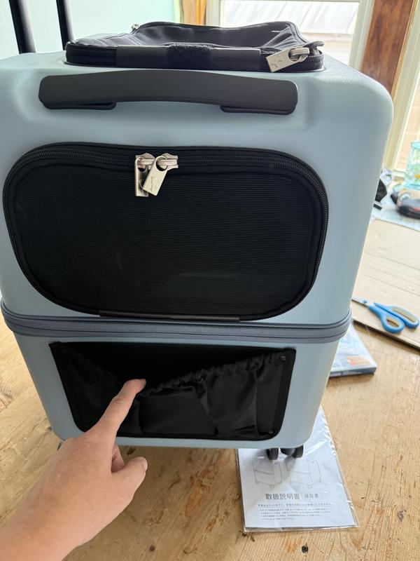 Side pocket foe treats or a leash