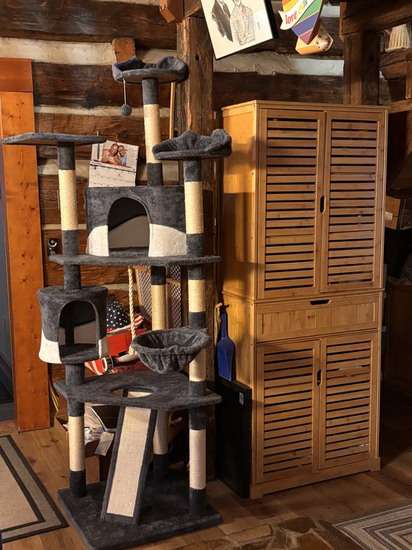 Condo next to log Support Beam for Rapid escape to the pup free loft