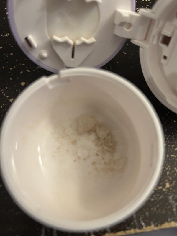 This is the one piece that looks the smallest and you can see there’s another piece that didn’t cut also correctly and there’s a bunch of powder.How am I supposed to get a right measurement for 20 pound dog if it won’t cut right?