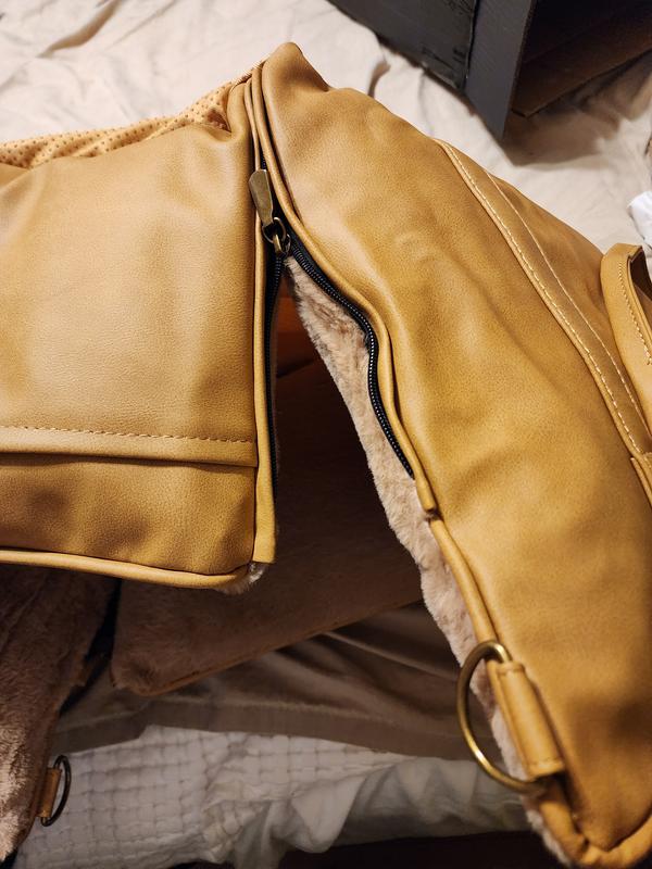 Zippers at each of the 4 corners