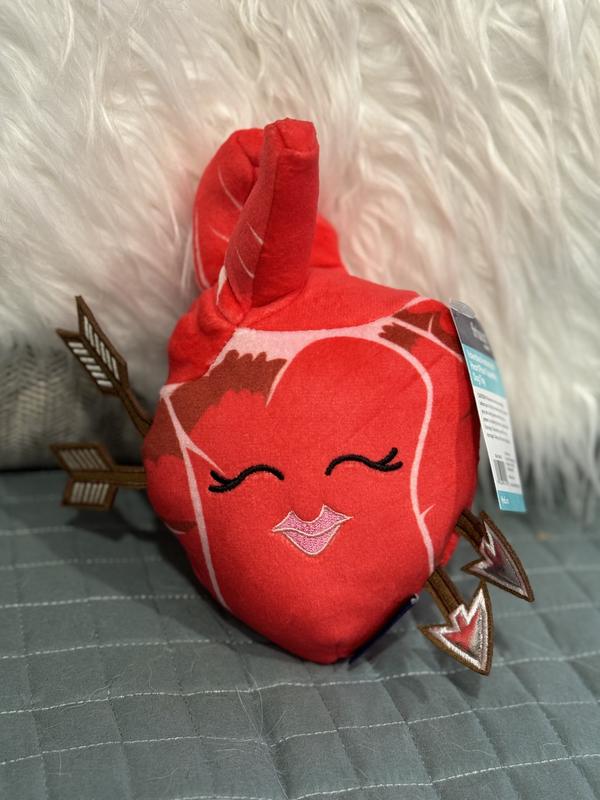 The heart is so cute! I love the face!