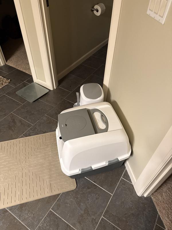 Flap down to keep litter waste in