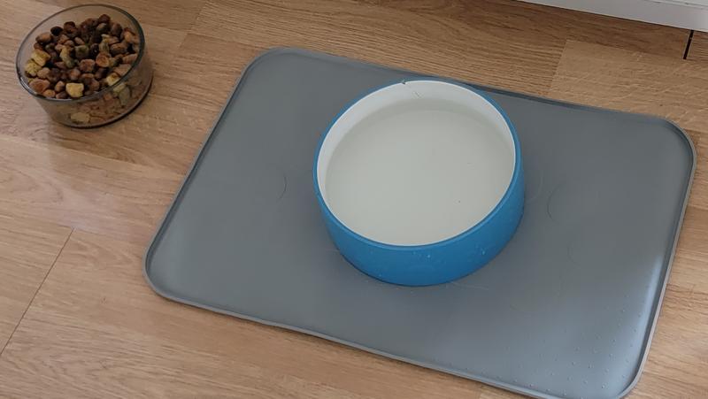 iPrimio Paw Print Dog & Cat Feeding Mat, X-Large