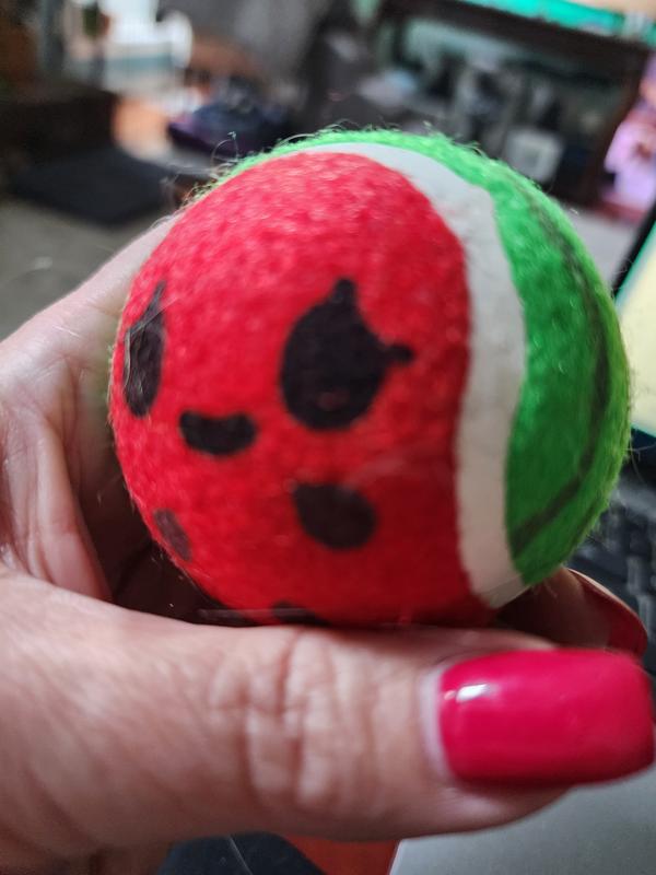 Cute seed graphics on the melon ball.