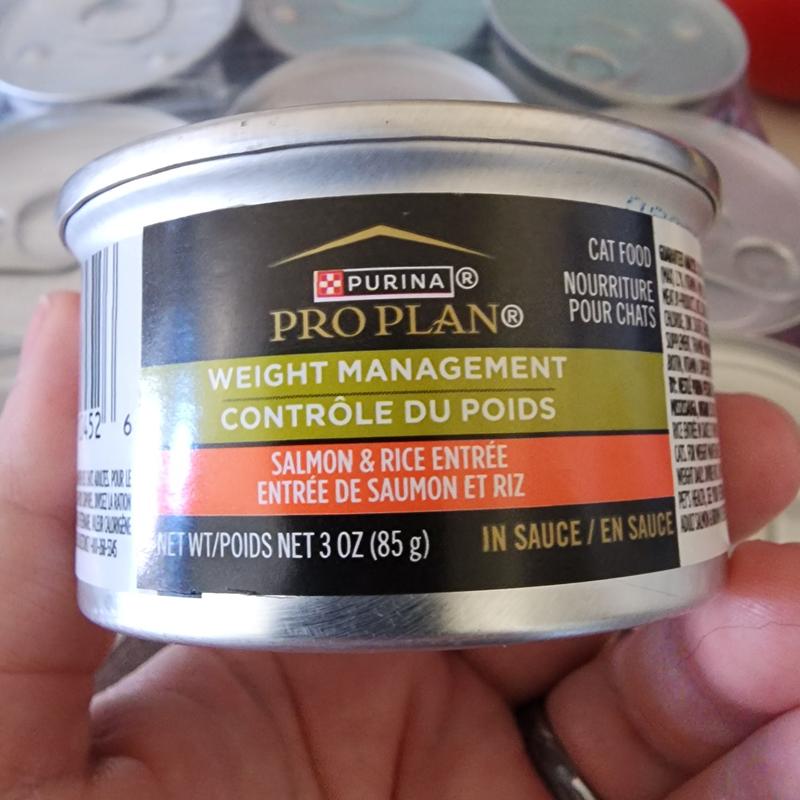 A picture of the front label of a can of the Pyrina Pro Plan food.