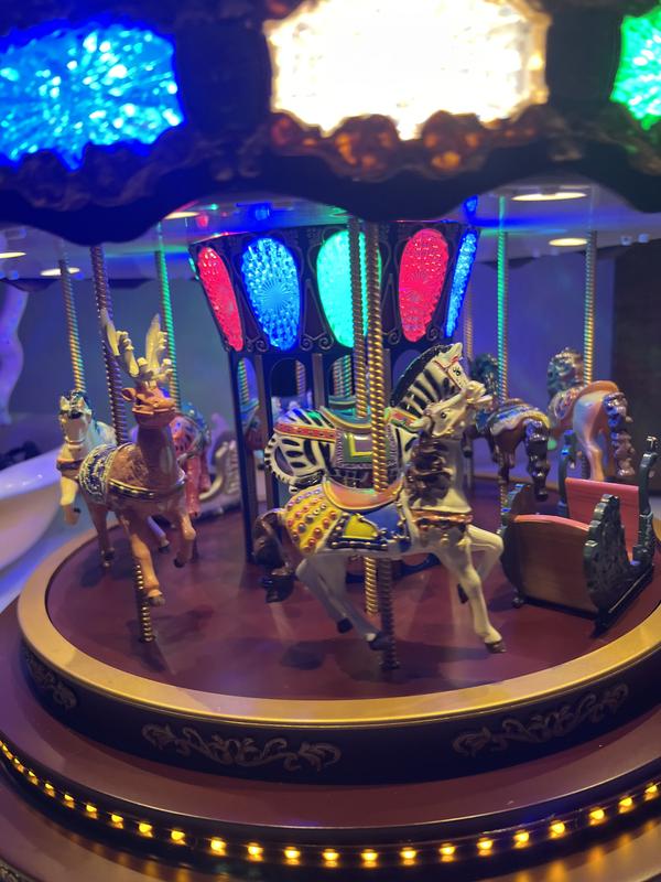 15 in. Marquee Deluxe Carousel – Mr. Christmas