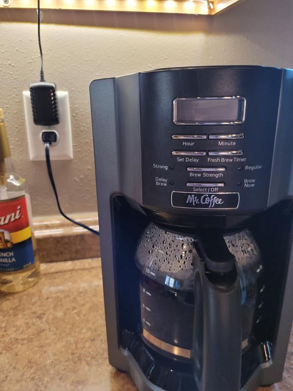 Its plugged in and brewing... no clock... cannot turn off or push any buttons.
