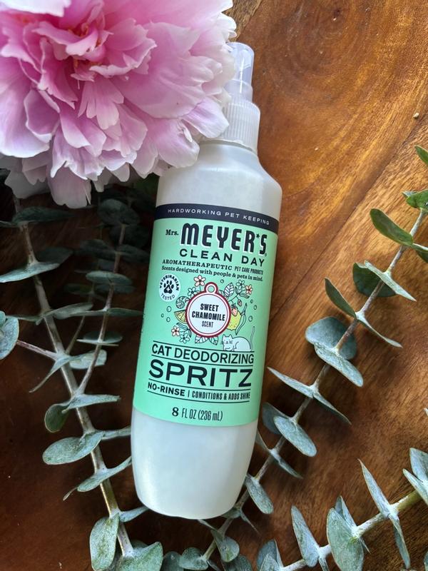 Sweet Chamomile Cat Deodorizing Spritz – Mrs. Meyer's Clean Day