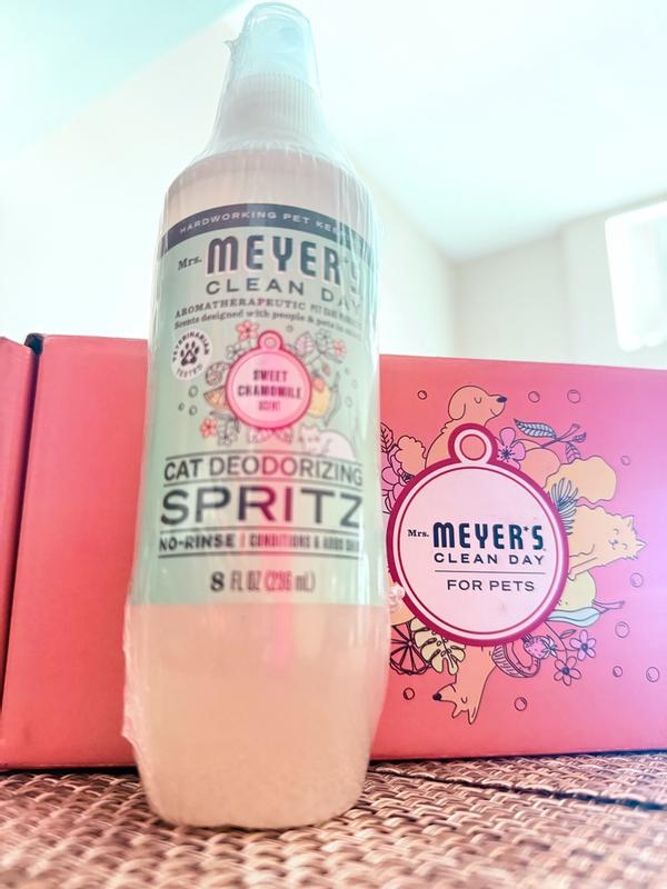 Sweet Chamomile Cat Deodorizing Spritz – Mrs. Meyer's Clean Day