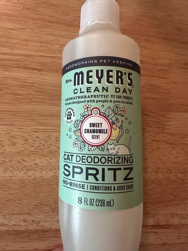 Sweet Chamomile Cat Deodorizing Spritz – Mrs. Meyer's Clean Day