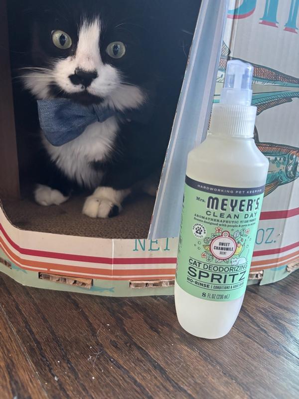 Sweet Chamomile Cat Deodorizing Spritz – Mrs. Meyer's Clean Day