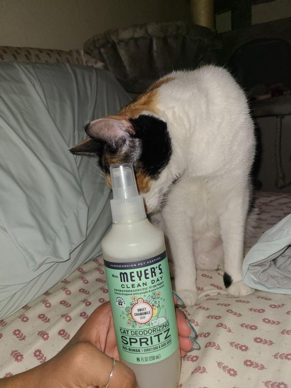 Sweet Chamomile Cat Deodorizing Spritz – Mrs. Meyer's Clean Day