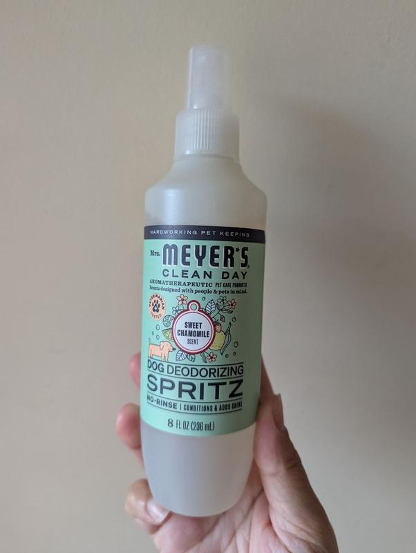 Sweet Chamomile Dog Deodorizing Spritz – Mrs. Meyer's Clean Day