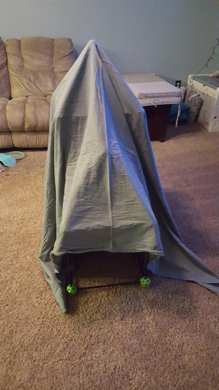 Queen size sheet, pretty much covers the whole fort.