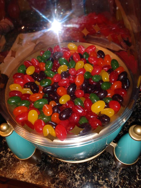I put jellybeans in mine that's what the kiddos love