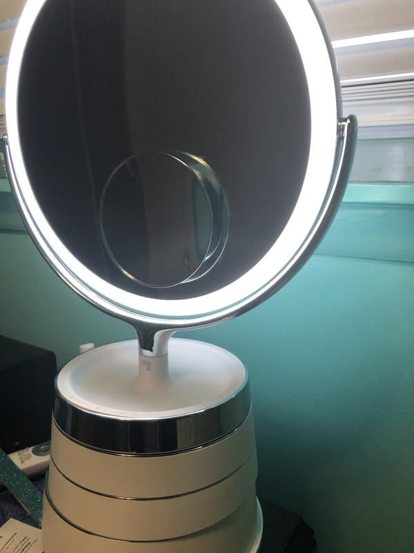 Vanity mirror LED