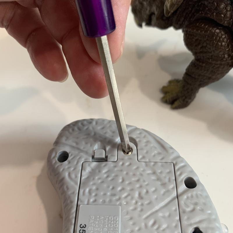 Discovery RC Triceratops needs a very small screwdriver and 5 AAA batteries for use